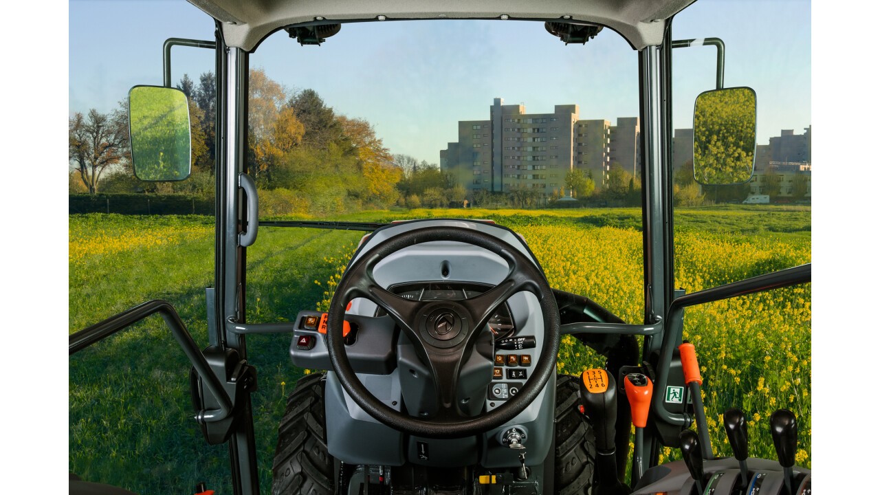 Kubota M5-002 Narrow - grosszügige Komfortkabine mit Rundumsicht